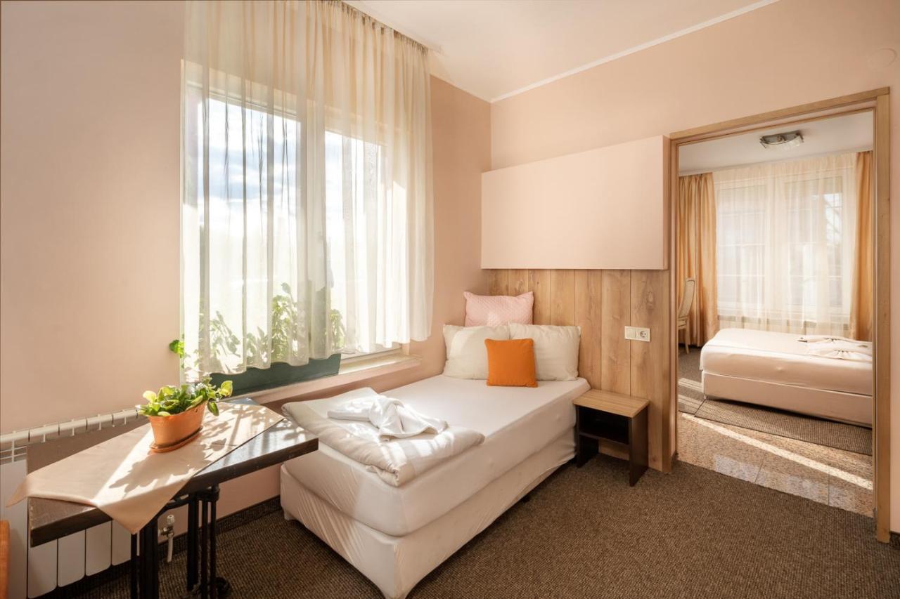 Hotel Orlando Sofia Bagian luar foto